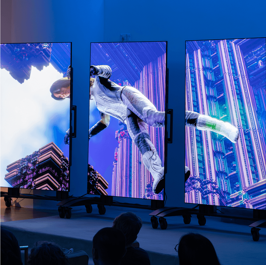 77형 LG 올레드 evo 통해 압도적인 화질과 몰입감으로 생생하게 펼쳐지는 김아영 작가의 <딜리버리 댄서> 시리즈