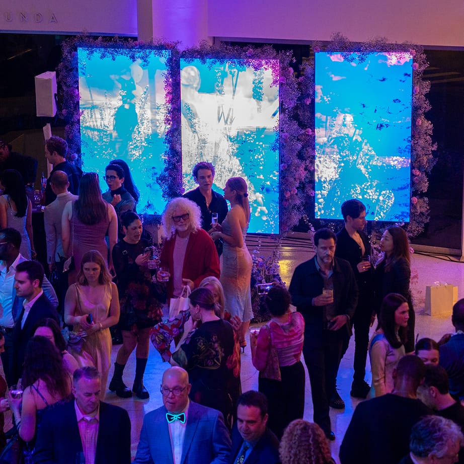 YCC 파티에서 수상자 축하 행사