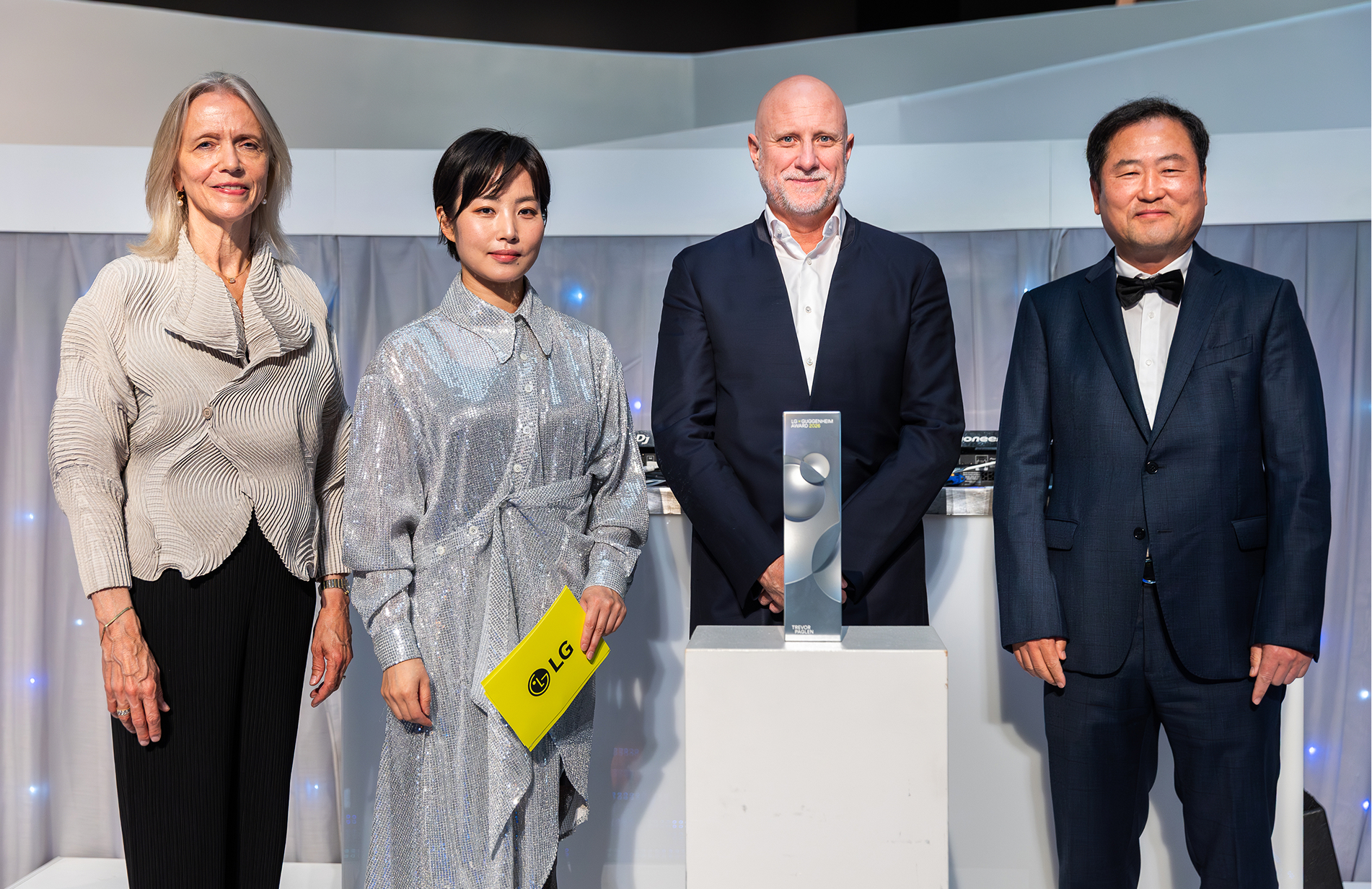 Attendees posing for a commemorative photo at the LG Guggenheim Award ceremony