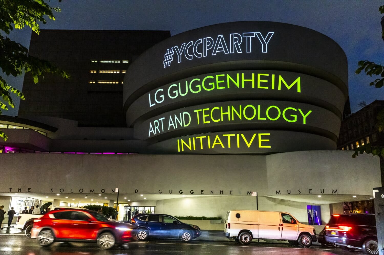 LG Guggenheim Global Partnership, exterior mapping. 미국 뉴욕 구겐하임 뮤지엄 외관의 LG 구겐하임 글로벌 파트너십 외벽 매핑
